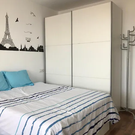 Apartamento Estudio Loft En El Centro Para 3 O 4 Personas Cama Doble Y Sofa Cama Check In A Partir De Las 15 Y 30 Min Pm Y Check Out Hasta Las 11 Y 30 Pm Con Wifi Normalmente No Se Puede Adelantar El Check In Apartment *