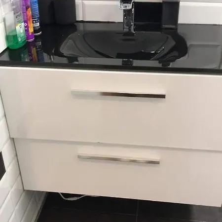 Apartamento Estudio Loft En El Centro Para 3 O 4 Personas Cama Doble Y Sofa Cama Check In A Partir De Las 15 Y 30 Min Pm Y Check Out Hasta Las 11 Y 30 Pm Con Wifi Normalmente No Se Puede Adelantar El Check In Apartment *