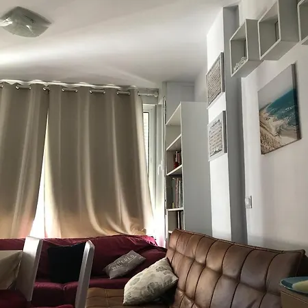 Apartamento Estudio Loft En El Centro Para 3 O 4 Personas Cama Doble Y Sofa Cama Check In A Partir De Las 15 Y 30 Min Pm Y Check Out Hasta Las 11 Y 30 Pm Con Wifi Normalmente No Se Puede Adelantar El Check In * Torremolinos