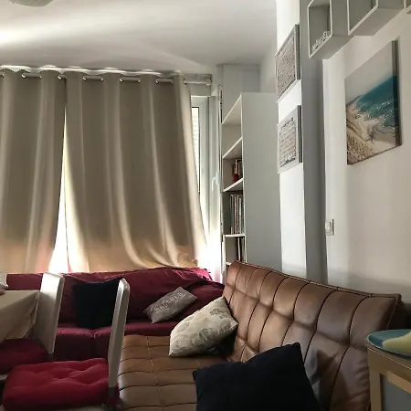 Apartamento Estudio Loft En El Centro Para 3 O 4 Personas Cama Doble Y Sofa Cama Check In A Partir De Las 15 Y 30 Min Pm Y Check Out Hasta Las 11 Y 30 Pm Con Wifi Normalmente No Se Puede Adelantar El Check In Torremolinos