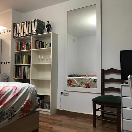 Apartamento Estudio Loft En El Centro Para 3 O 4 Personas Cama Doble Y Sofa Cama Check In A Partir De Las 15 Y 30 Min Pm Y Check Out Hasta Las 11 Y 30 Pm Con Wifi Normalmente No Se Puede Adelantar El Check In Torremolinos