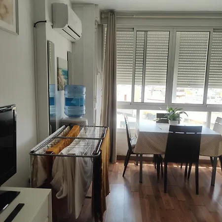 Estudio Loft En El Centro 4 Personas Cama Doble Y Sofa Nuevo De Cama Doble Check In A Partir De 15 Pm O Antes Si Estuviera Libre Con Wifi Grandes Ventanales * 托雷莫利诺斯