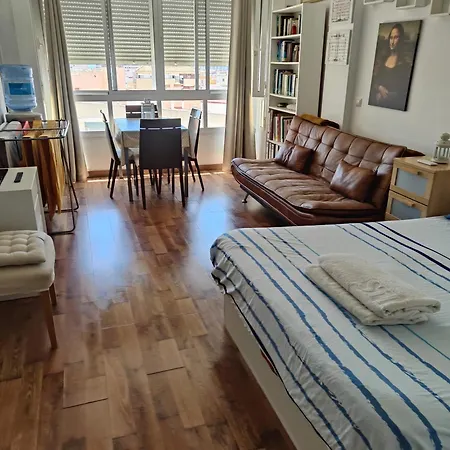 公寓 Estudio Loft En El Centro 4 Personas Cama Doble Y Sofa Nuevo De Cama Doble Check In A Partir De 15 Pm O Antes Si Estuviera Libre Con Wifi Grandes Ventanales